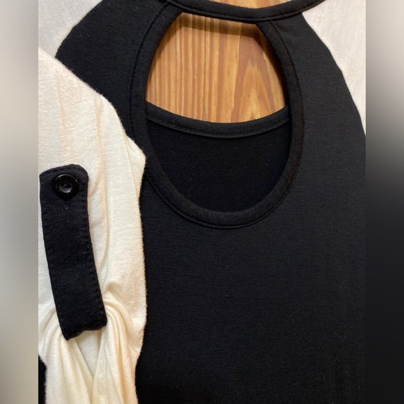 Black and off-white Key-Hole Tab Sleeve Knit Maxi - Picture 4 of 4